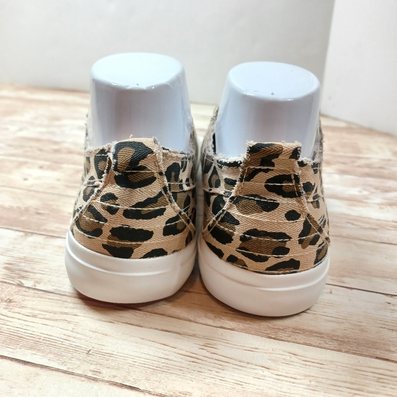Corky's Cheetah Leopard Print Chuck Taylor Style Boutique Sneaker Shoes Size 10 - Picture 4 of 11